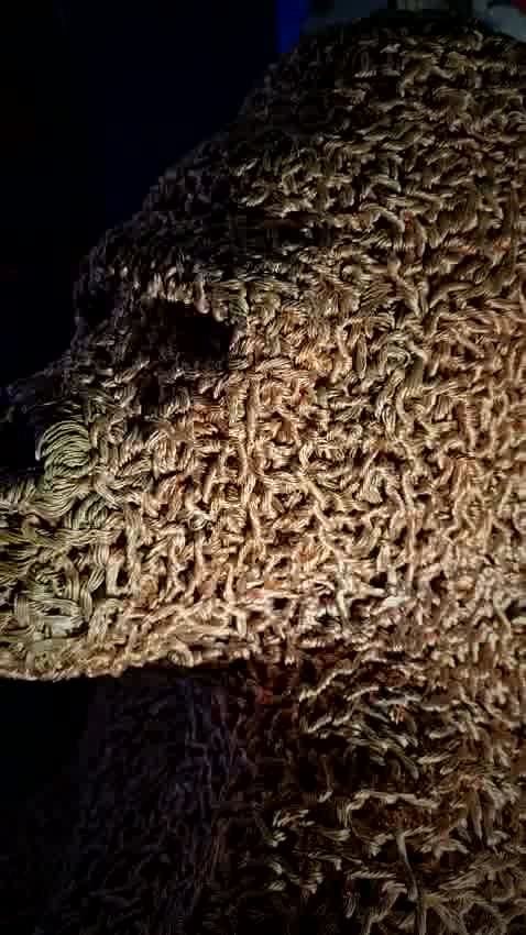 Le dos du gorille, texture du cuivre tressé